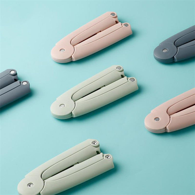 Mini travel folding hanger
