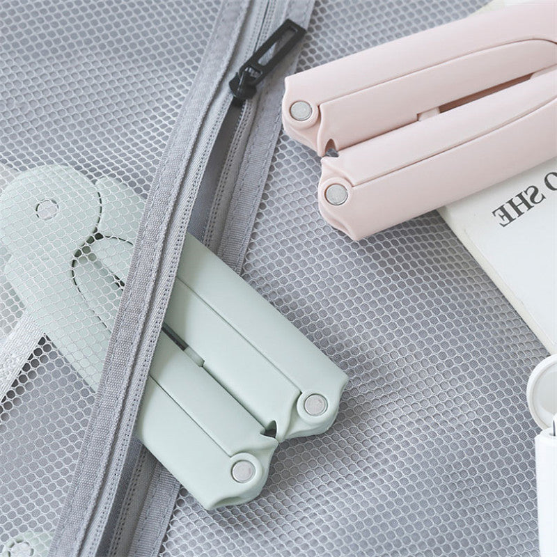 Mini travel folding hanger